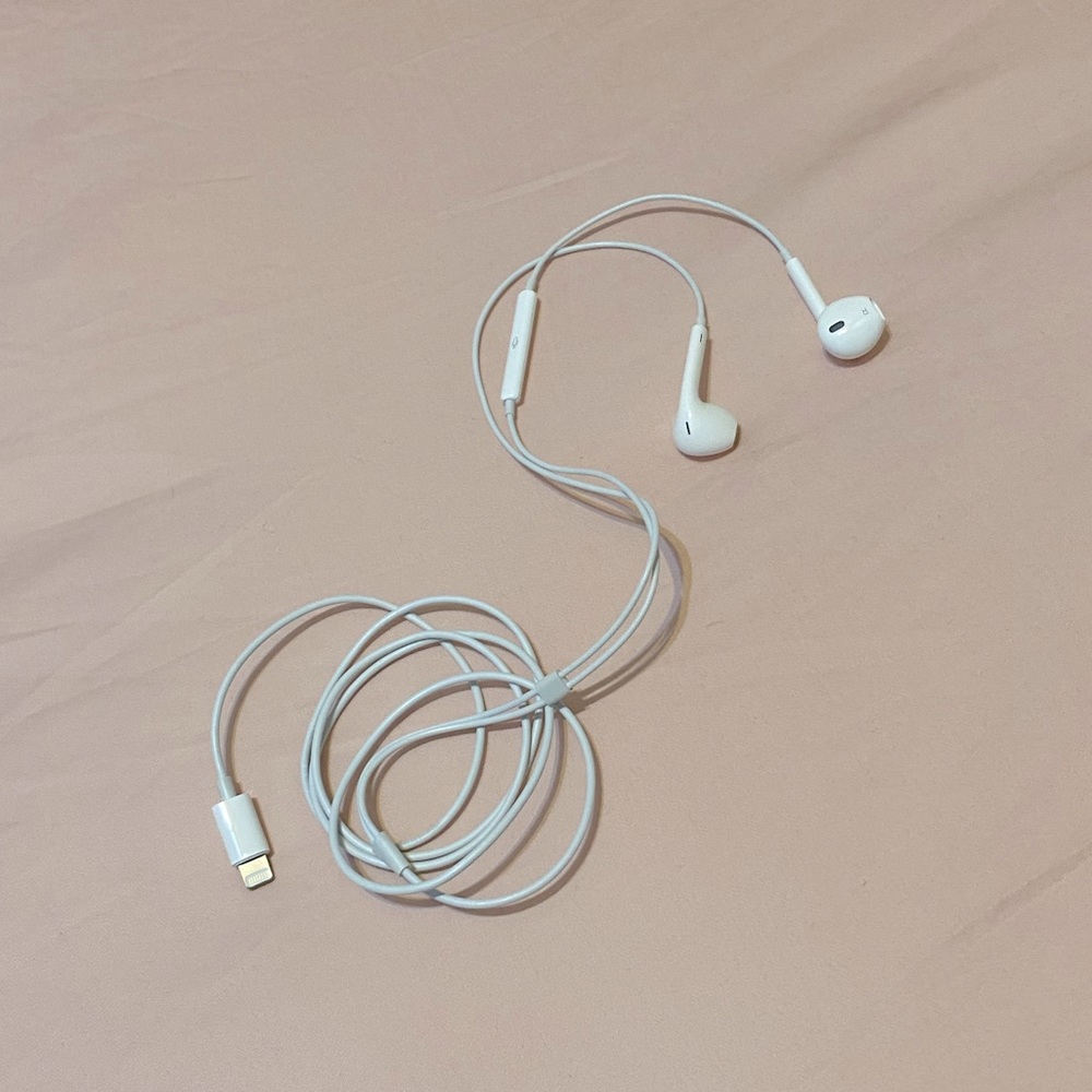 Apple Wired EarPods with Lightning Connector
